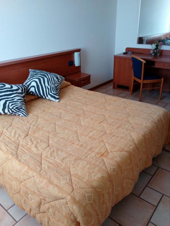 Hotel Lory Ficarolo Dış mekan fotoğraf